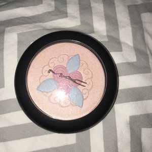MAC Limited Edition powder PINK BUTTERCREAM